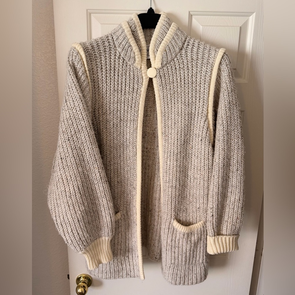 Vintage Partners by Mervins Sweater. Size Large
